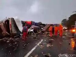 Sopir Truk yang Pemicu Tabrakan Beruntun di Tol Cipularang Kini Menjadi Tersangka